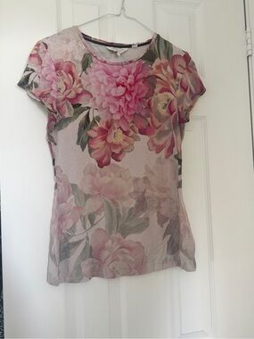 Ted Baker London "Sillia" Pink Peony Floral Tee T-Shirt - Ted Size 2 (US 6)